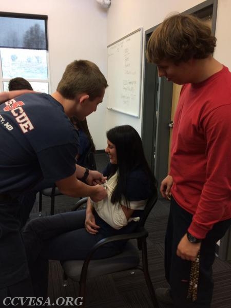 2016-2017 EST class practice splinting skills